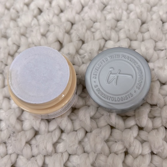 🆕 IT Cosmetics Confidence in a Cream Anti-Aging Armour Moisturizer. NWT. - Picture 4 of 11